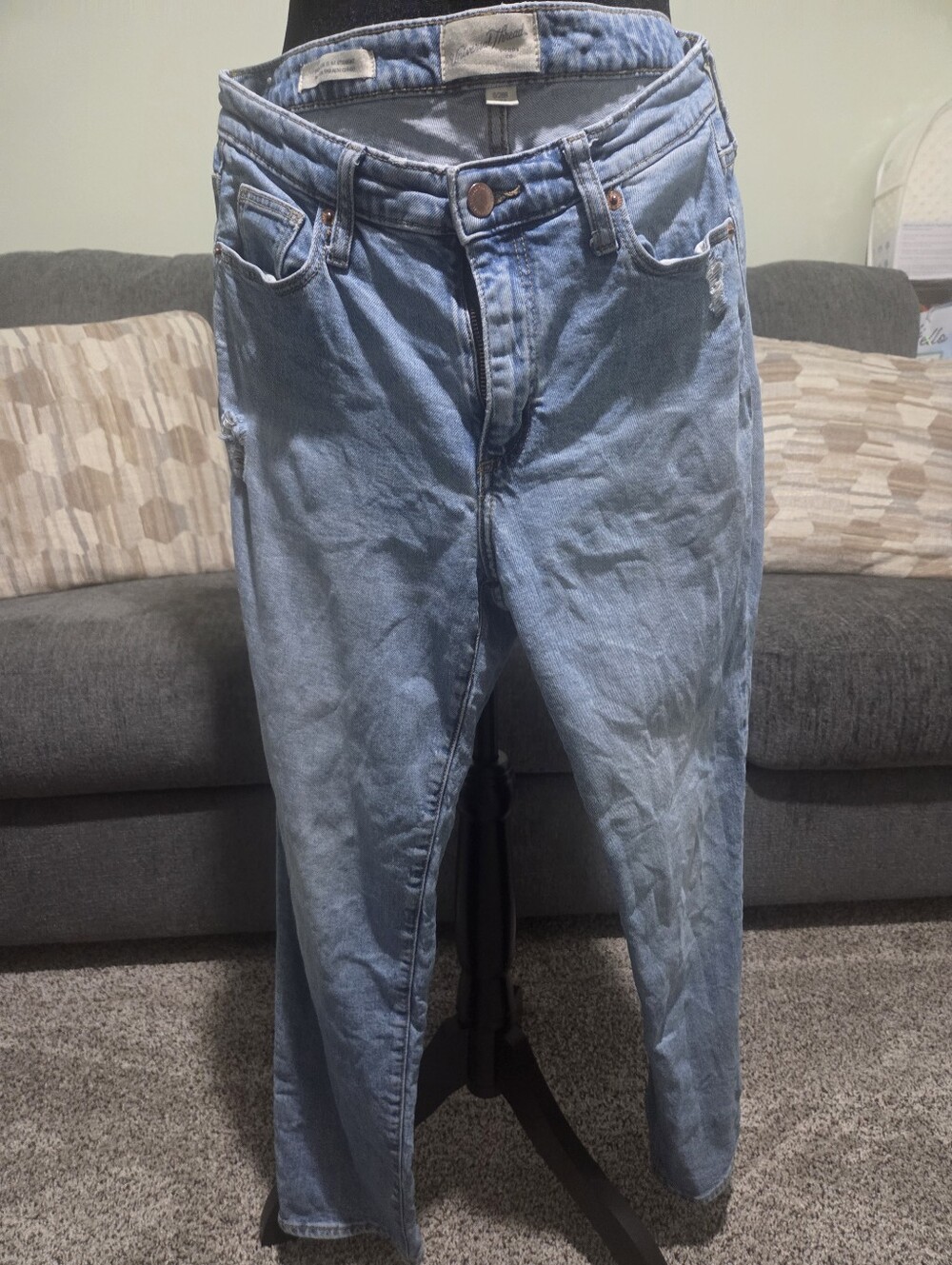 Universal Thread Women's Straight Light Blue Jeans